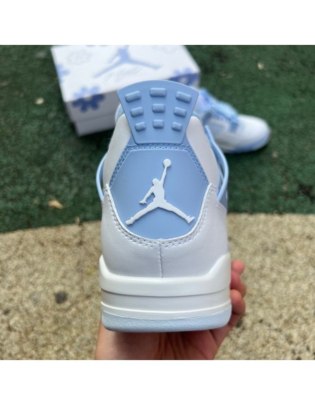Air Jordan 4 “Forget Me Not” 