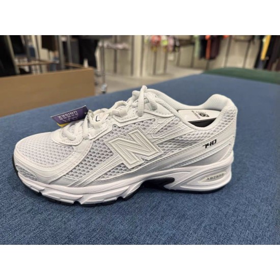 New Balance 740