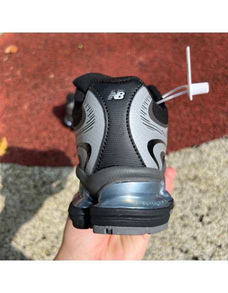 New Balance 2000