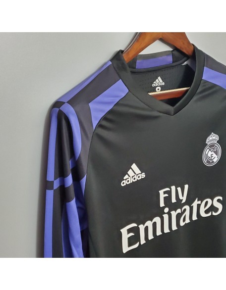 Maillot Real Madrid 15/16 Retro manche longue Maillot Real Madrid 15/16 Retro manche longue